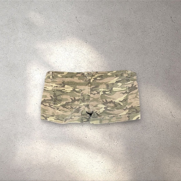 !! SOLD DO NOT BUY !! Miley Cyrus & Max Azria Low Rise Camo Shorts - Picture 1 of 3